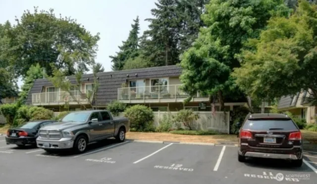 $2,100 | 9807 Northeast 124th Street, Unit 204, Kirkland, WA 98034