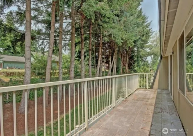 $2,100 | 9807 Northeast 124th Street, Unit 204, Kirkland, WA 98034