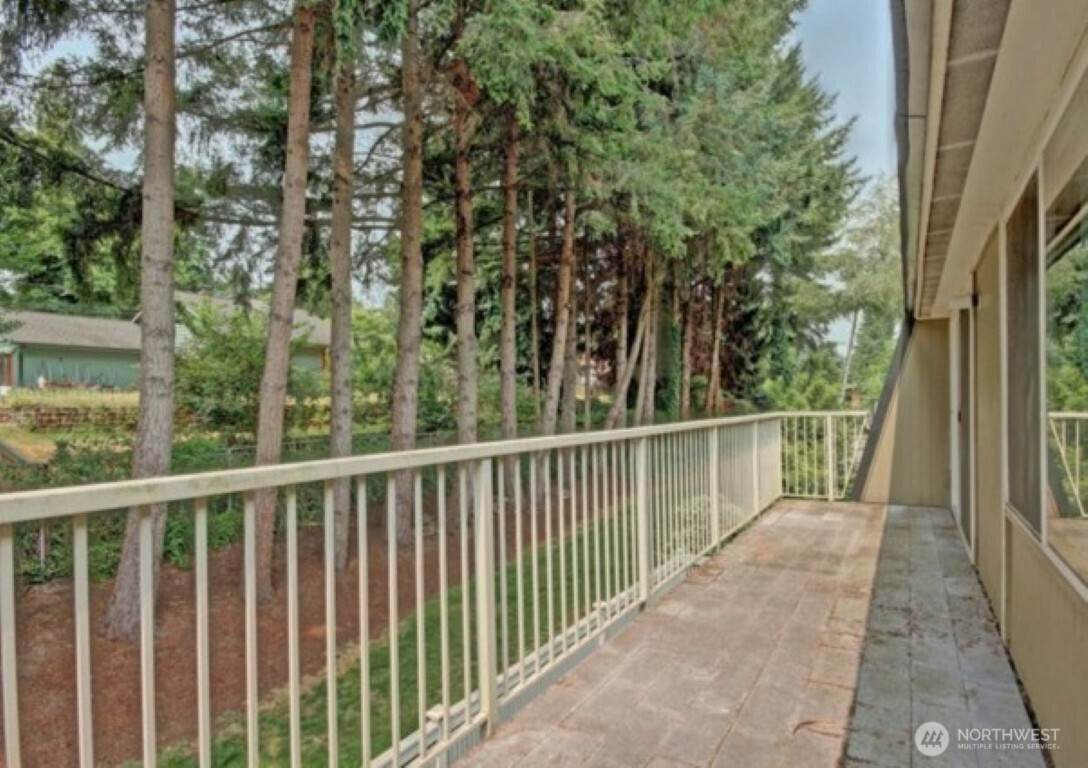 9807 Northeast 124th Street, Unit 204 Kirkland, WA 98034 - Photo 13 of 20