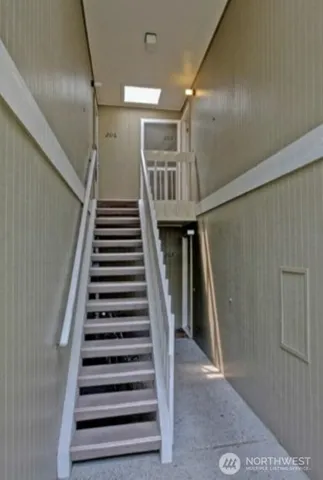 $2,100 | 9807 Northeast 124th Street, Unit 204, Kirkland, WA 98034