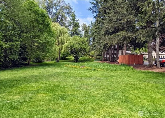 $2,100 | 9807 Northeast 124th Street, Unit 204, Kirkland, WA 98034