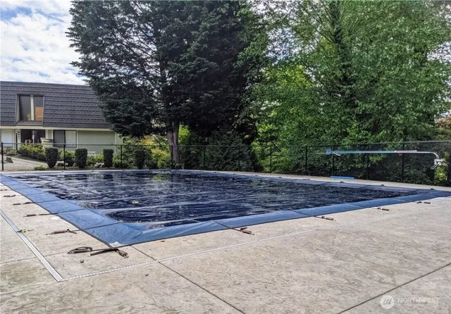 $2,100 | 9807 Northeast 124th Street, Unit 204, Kirkland, WA 98034