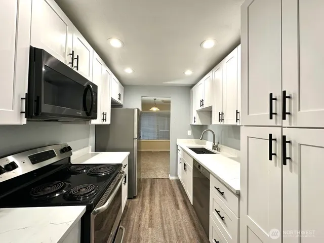 $2,100 | 9807 Northeast 124th Street, Unit 204, Kirkland, WA 98034