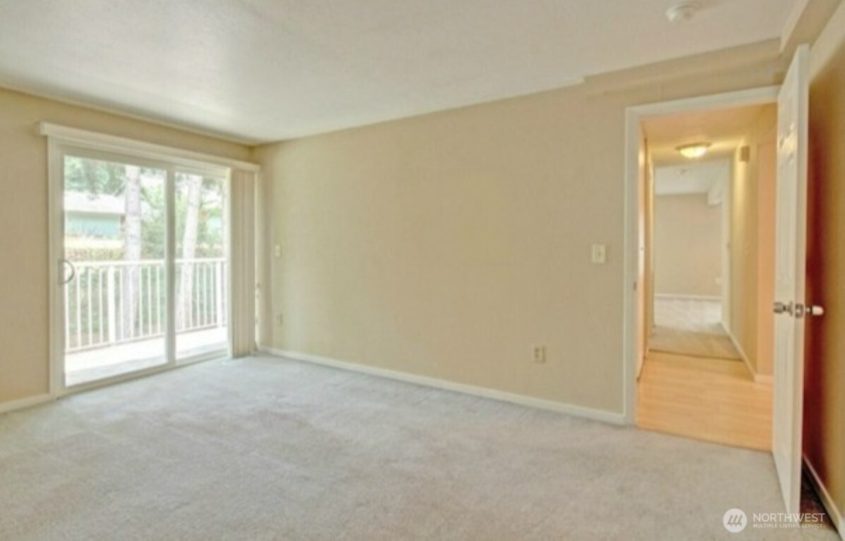 9807 Northeast 124th Street, Unit 204 Kirkland, WA 98034 - Photo 10 of 20