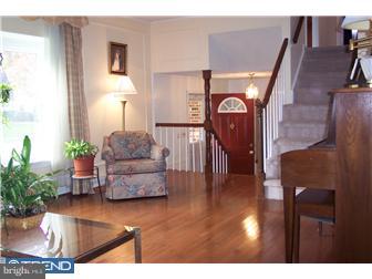 111 Pine Valley Road Delran, NJ 08075 - Photo 2 of 7 Living Room