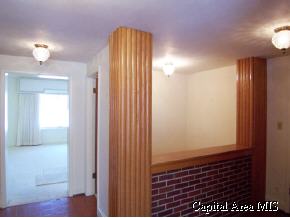 60 East Hazel Dell Lane Springfield, IL 62712 - Photo 4 of 9 Gallery Image 4