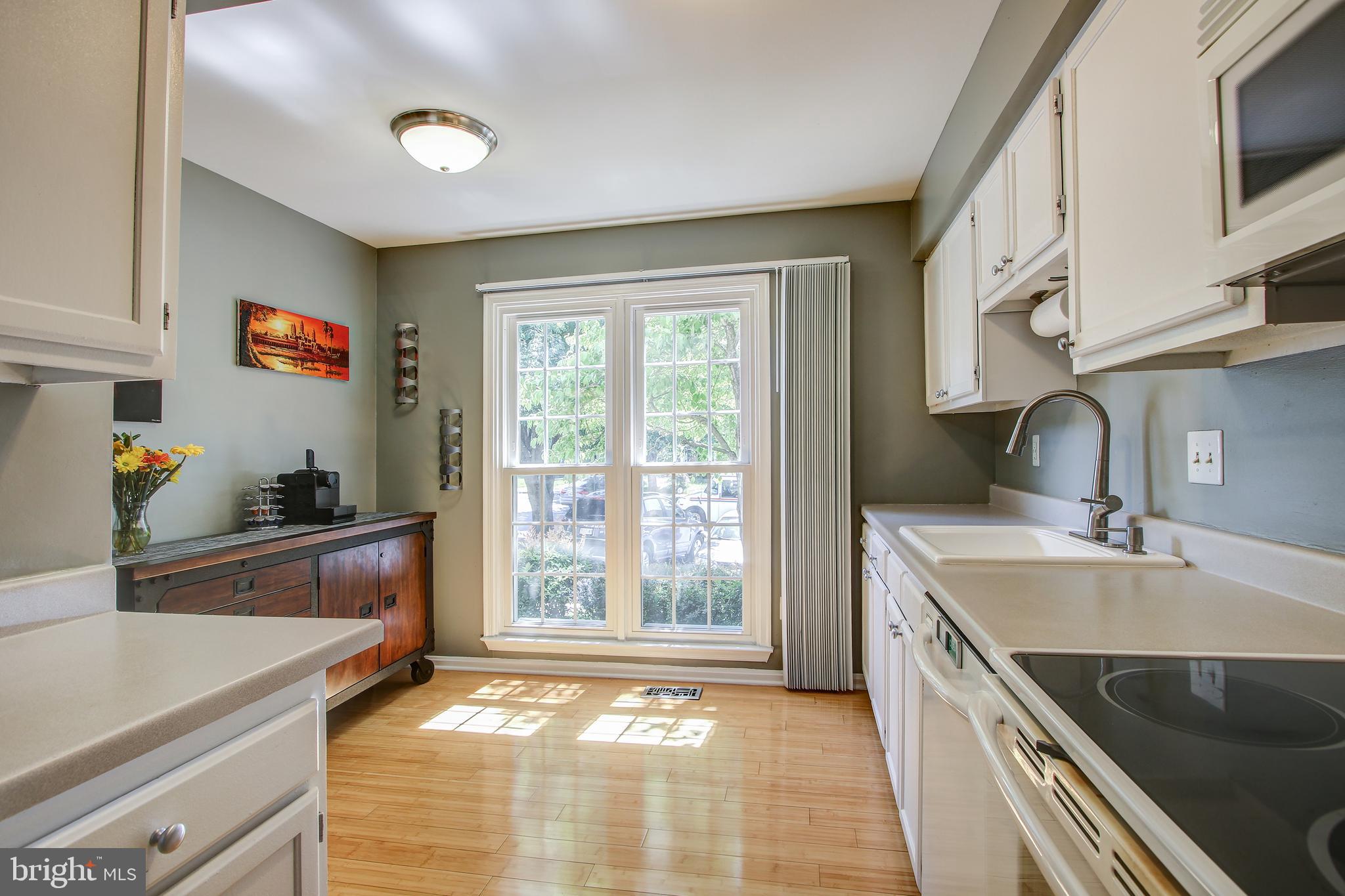 206 Finale Terrace Silver Spring, MD 20901 - Photo 5 of 31 Modern, clean kitchen