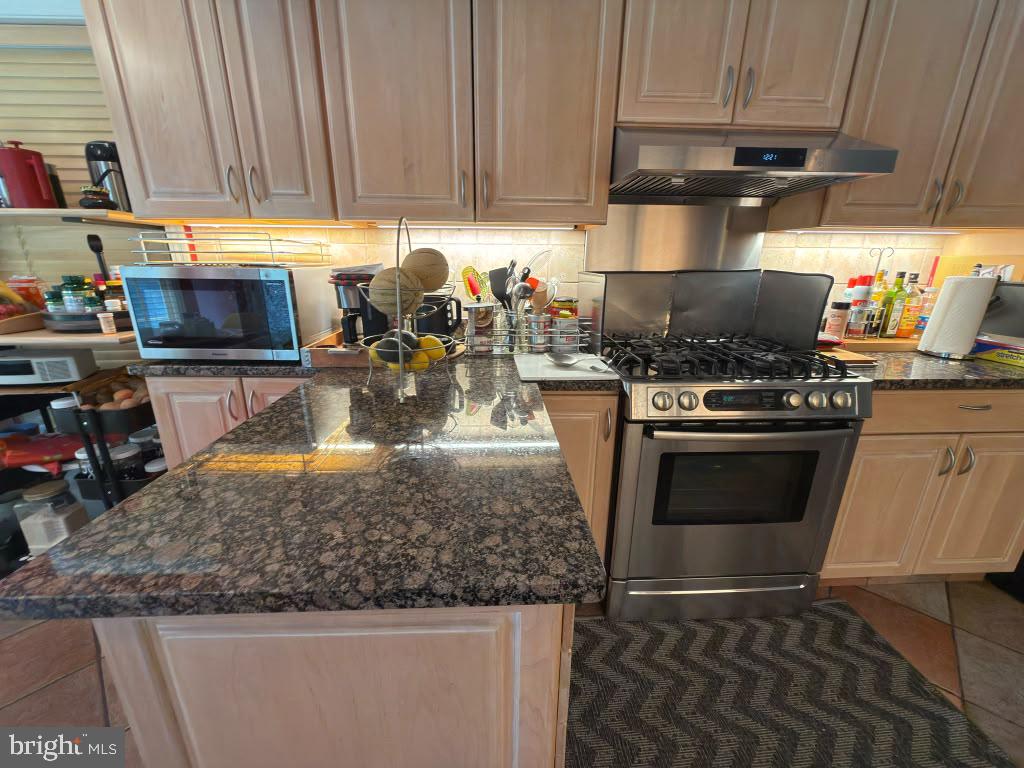 6801 Old Chesterbrook Road McLean, VA 22101 - Photo 20 of 30 Modern kitchen with sleek finishes.