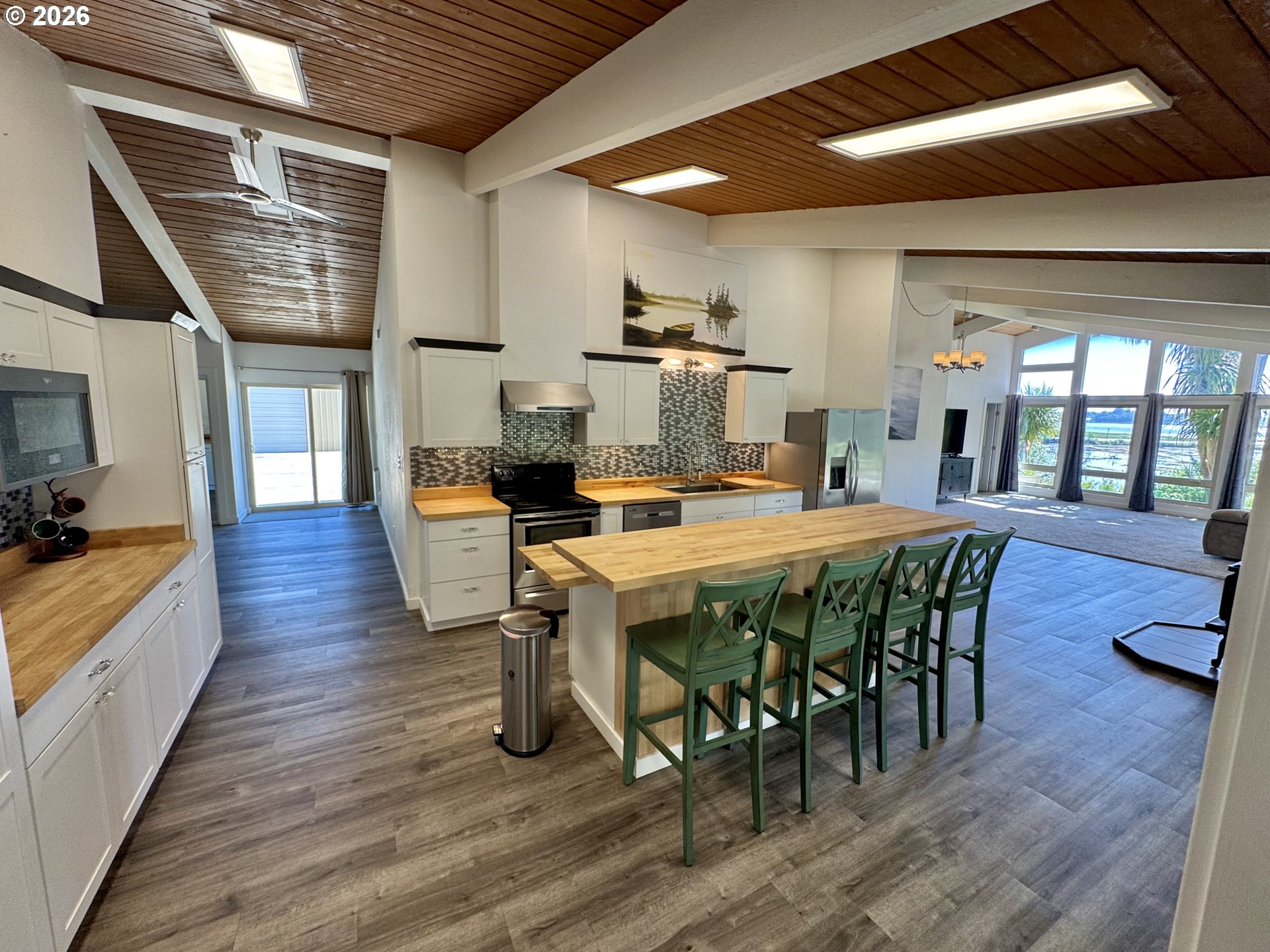 94475 Golf Course Lane North Bend, OR 97459 - Photo 5 of 47