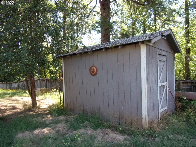 6116 Azalea-Glen Road Glendale, OR 97442 - Photo 16 of 28 Storage
