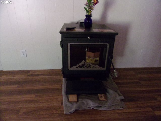 6116 Azalea-Glen Road Glendale, OR 97442 - Photo 3 of 28 Gallery Image 3