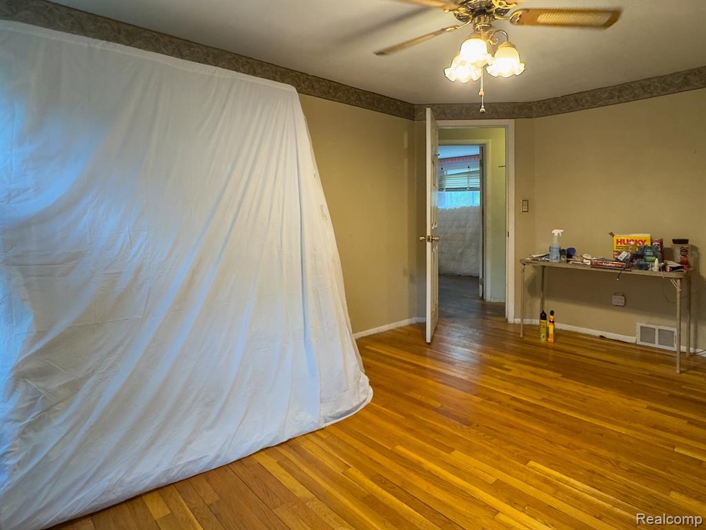 29758 Rambling Road Southfield, MI 48076 - Photo 21 of 36 Gallery Image 21