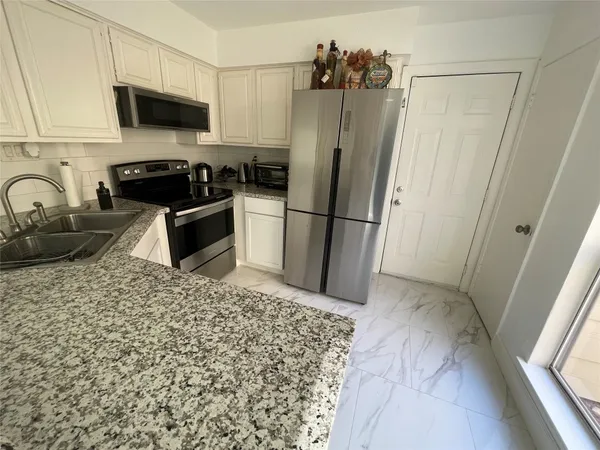 $1,550 | 12255 West Village Drive, Unit E, Houston, TX 77039