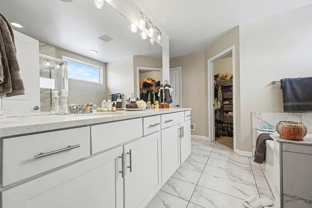 $659,900 | 16089 Diamante Drive, Macomb, MI 48044