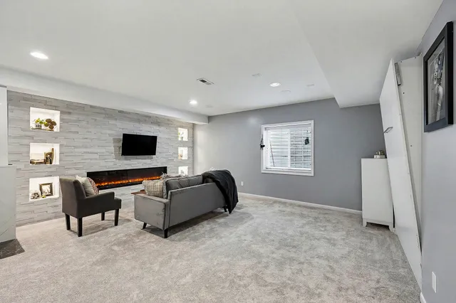 $659,900 | 16089 Diamante Drive, Macomb, MI 48044