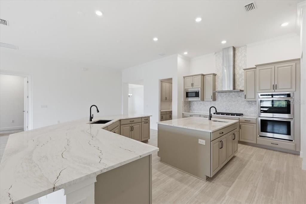 910 Signet Drive Apollo Beach, FL 33572 - Photo 7 of 34