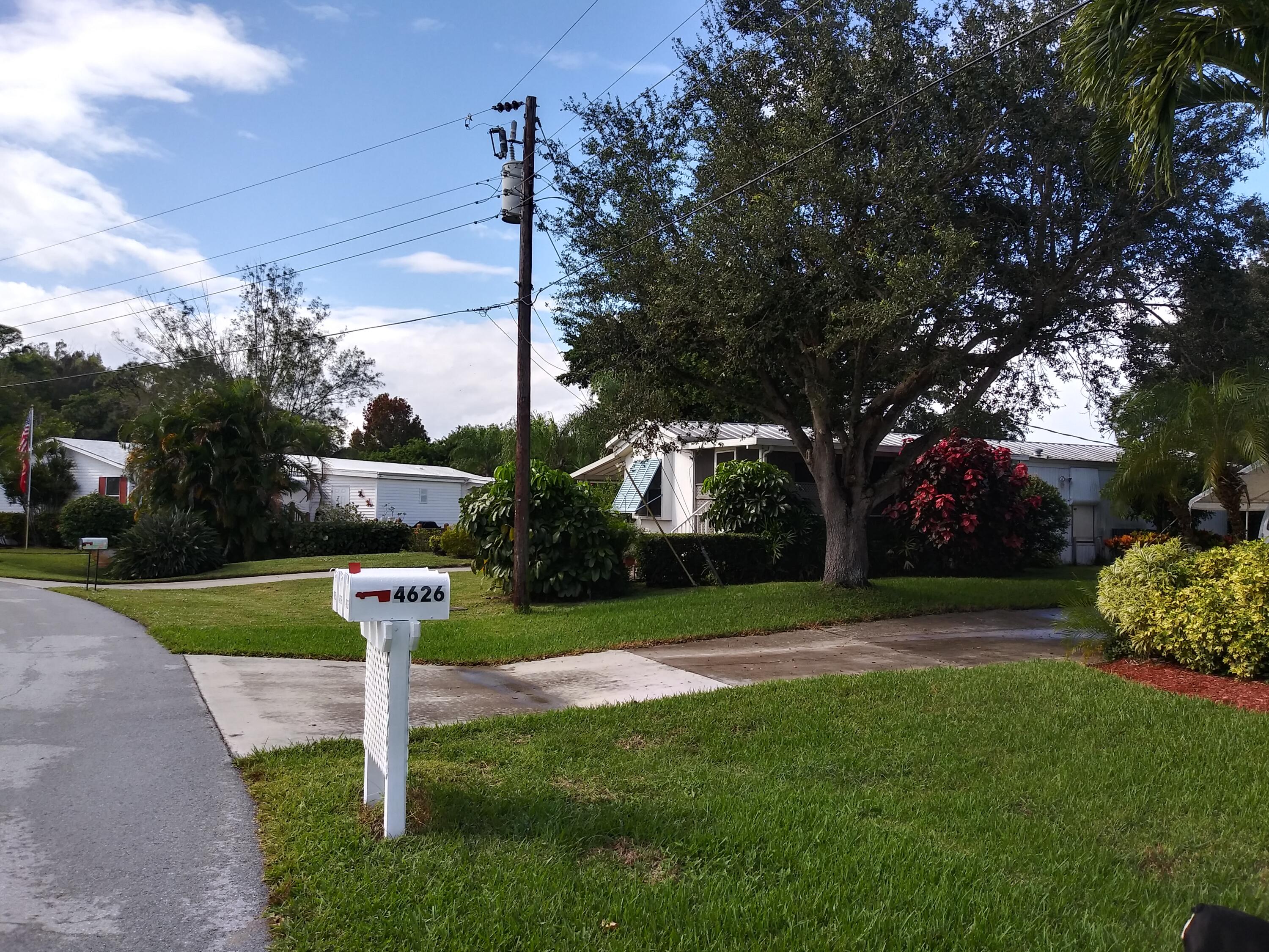 4605 Southeast Circle Way Stuart, FL 34997 - Photo 33 of 38 20211110_133424_HDR