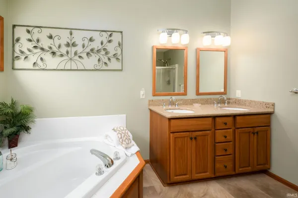 $287,590 | 811 Falcon Creek Parkway, Fort Wayne, IN 46845
