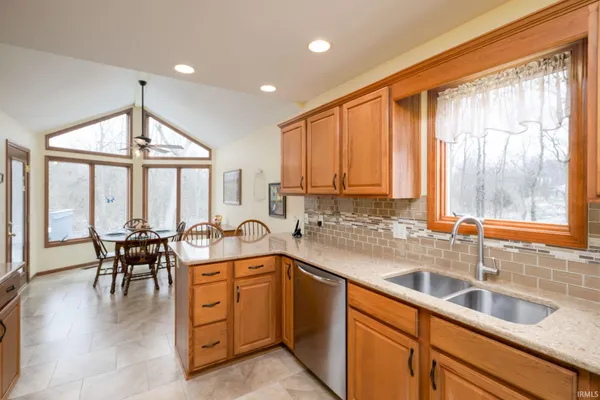 $287,590 | 811 Falcon Creek Parkway, Fort Wayne, IN 46845