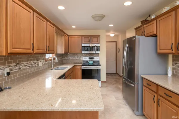 $287,590 | 811 Falcon Creek Parkway, Fort Wayne, IN 46845