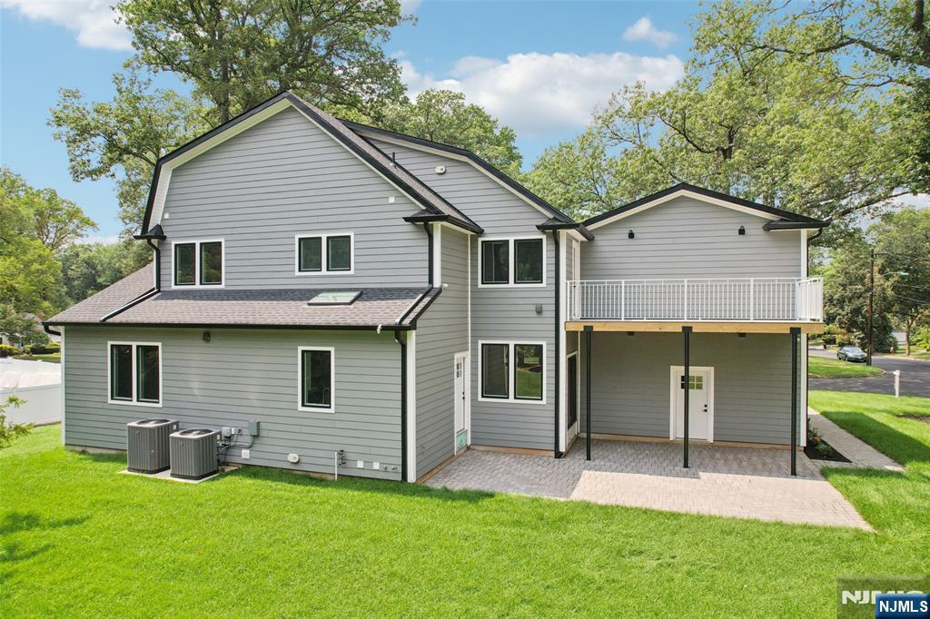 492 Oaktree Road Oradell, NJ 07649 - Photo 40 of 43 a house view with a garden space