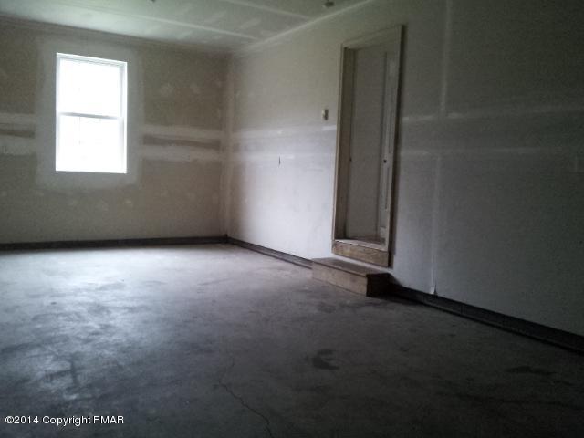 1159 Clover Road Long Pond, PA 18334 - Photo 18 of 19 Garage