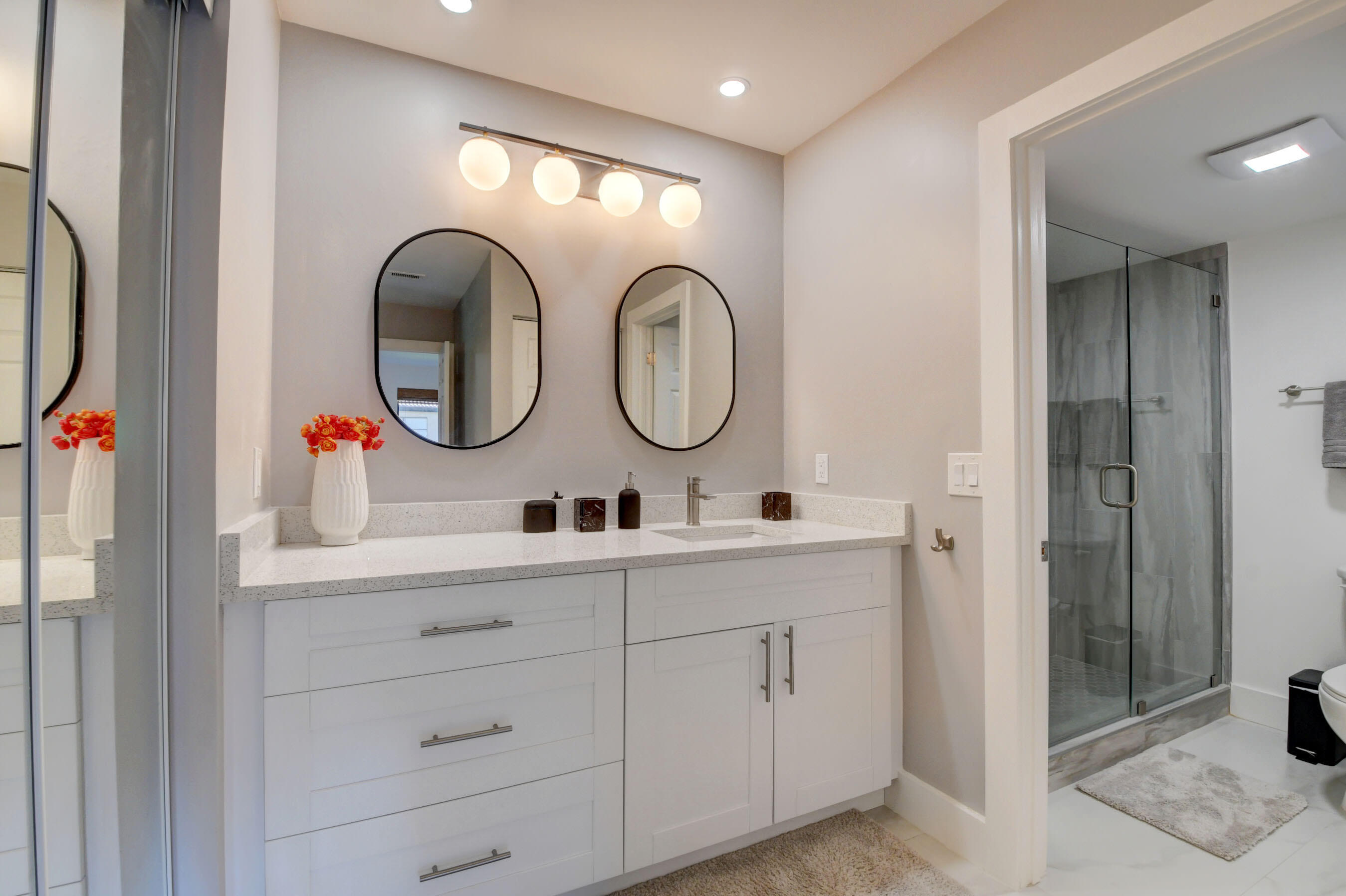9276 Vista Del Lago, Unit 30B Boca Raton, FL 33428 - Photo 22 of 39 MASTER BATHROOM
