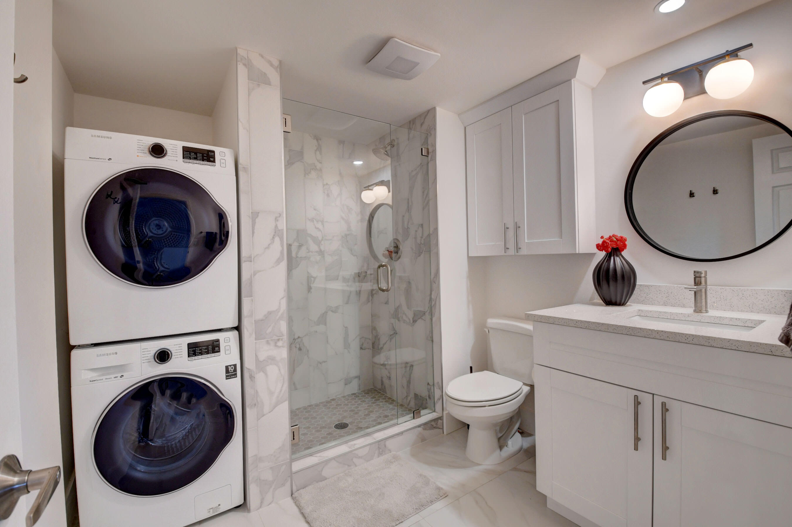 9276 Vista Del Lago, Unit 30B Boca Raton, FL 33428 - Photo 28 of 39 REMODELED HALL BATHROOM