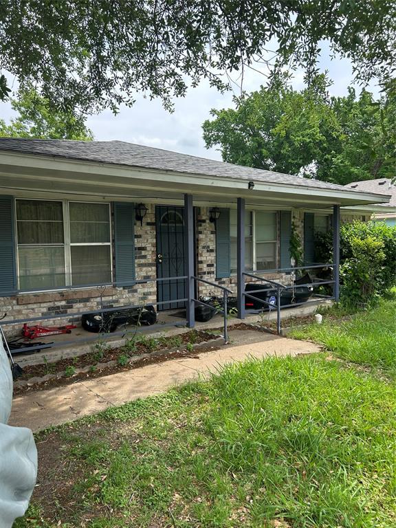 a view of a house with backyard sitting area and garden