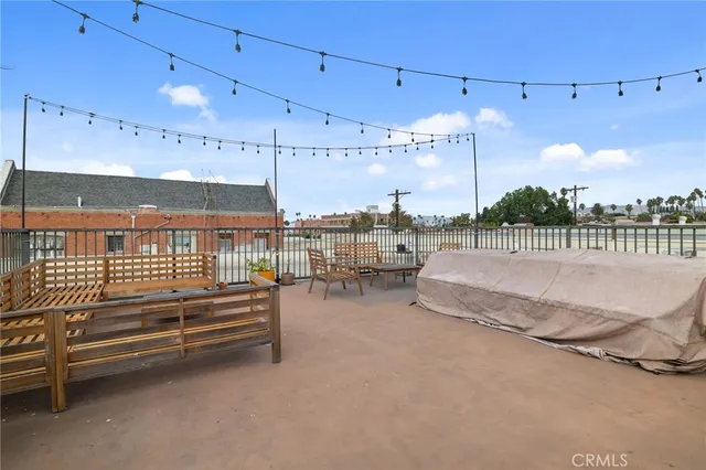 $439,999 | 211 South Berendo Street, Unit 3, Los Angeles, CA 90004