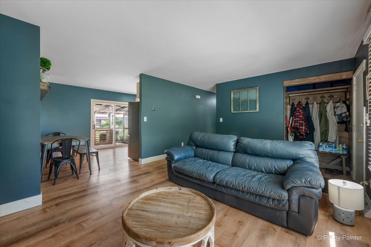 1820 Forrest Boulevard St. Charles, IL 60174 - Photo 3 of 30