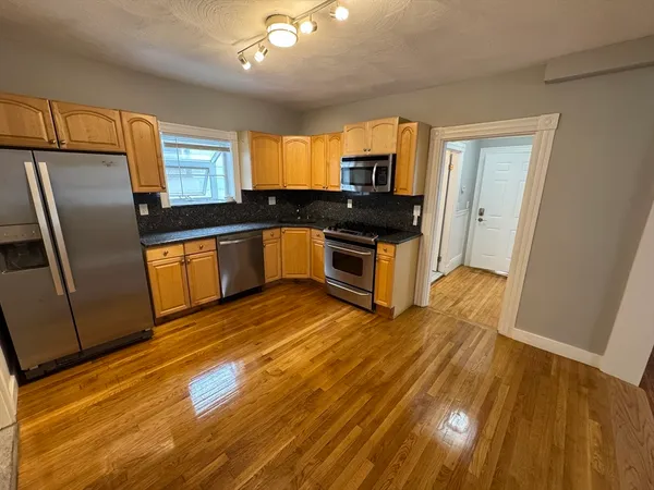 $3,575 | 35 Cameron Avenue, Unit 2, Somerville, MA 02144