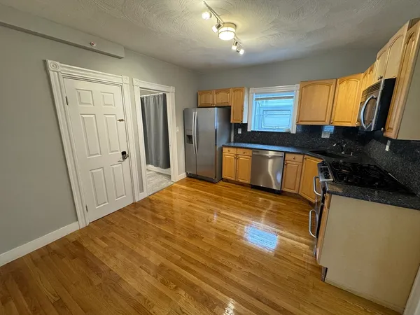 $3,575 | 35 Cameron Avenue, Unit 2, Somerville, MA 02144