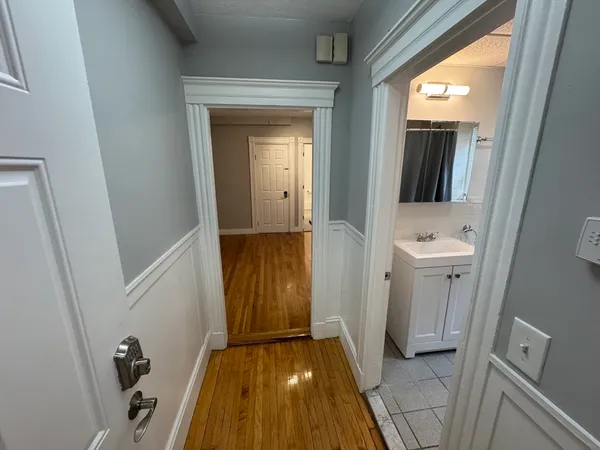 $3,575 | 35 Cameron Avenue, Unit 2, Somerville, MA 02144