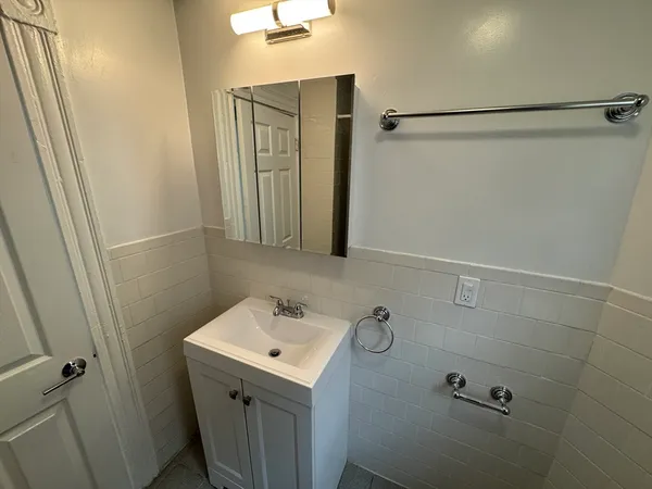 $3,575 | 35 Cameron Avenue, Unit 2, Somerville, MA 02144