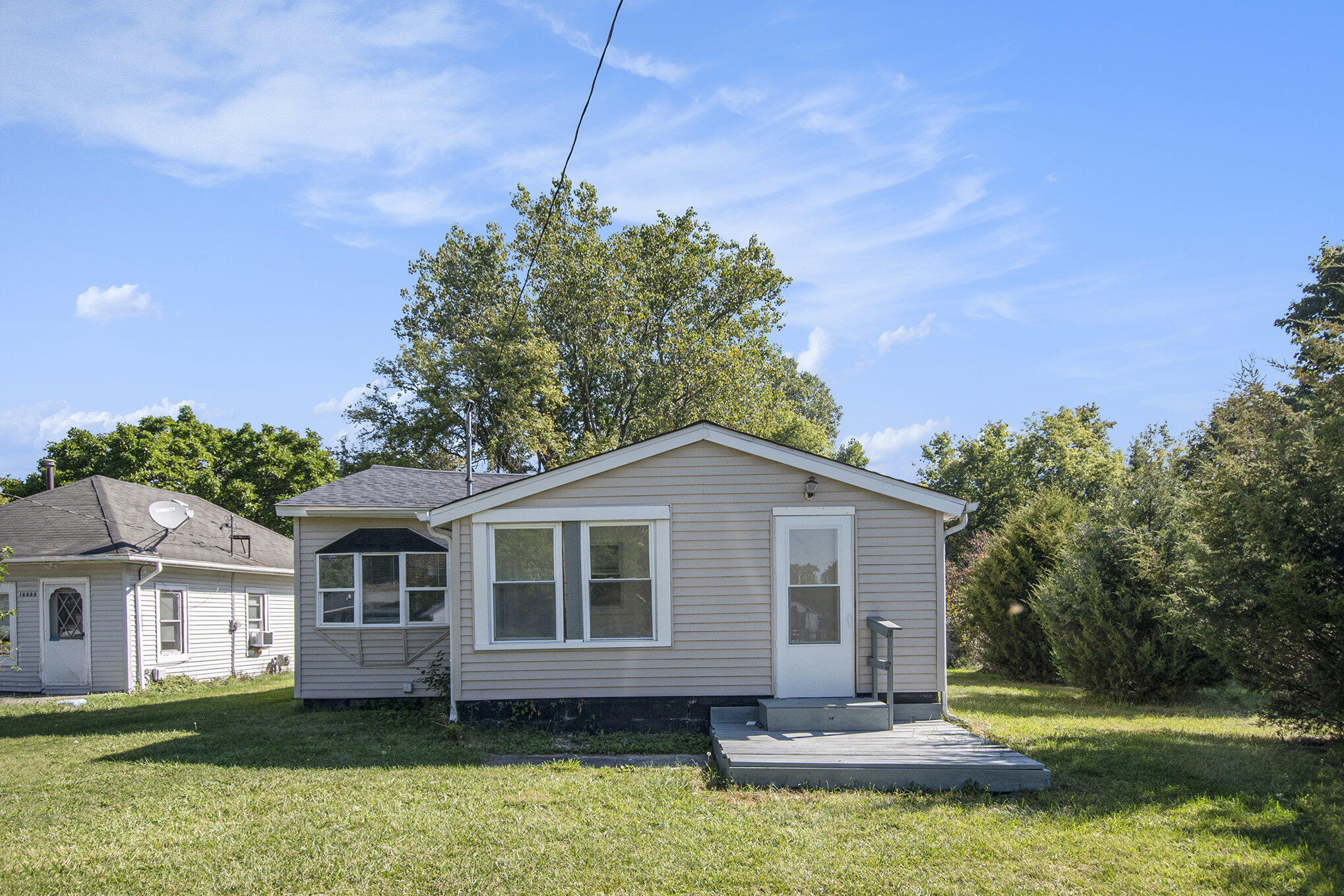 16967 Jones Lake Road Lansing, MI 48906 - Photo 2 of 15 2