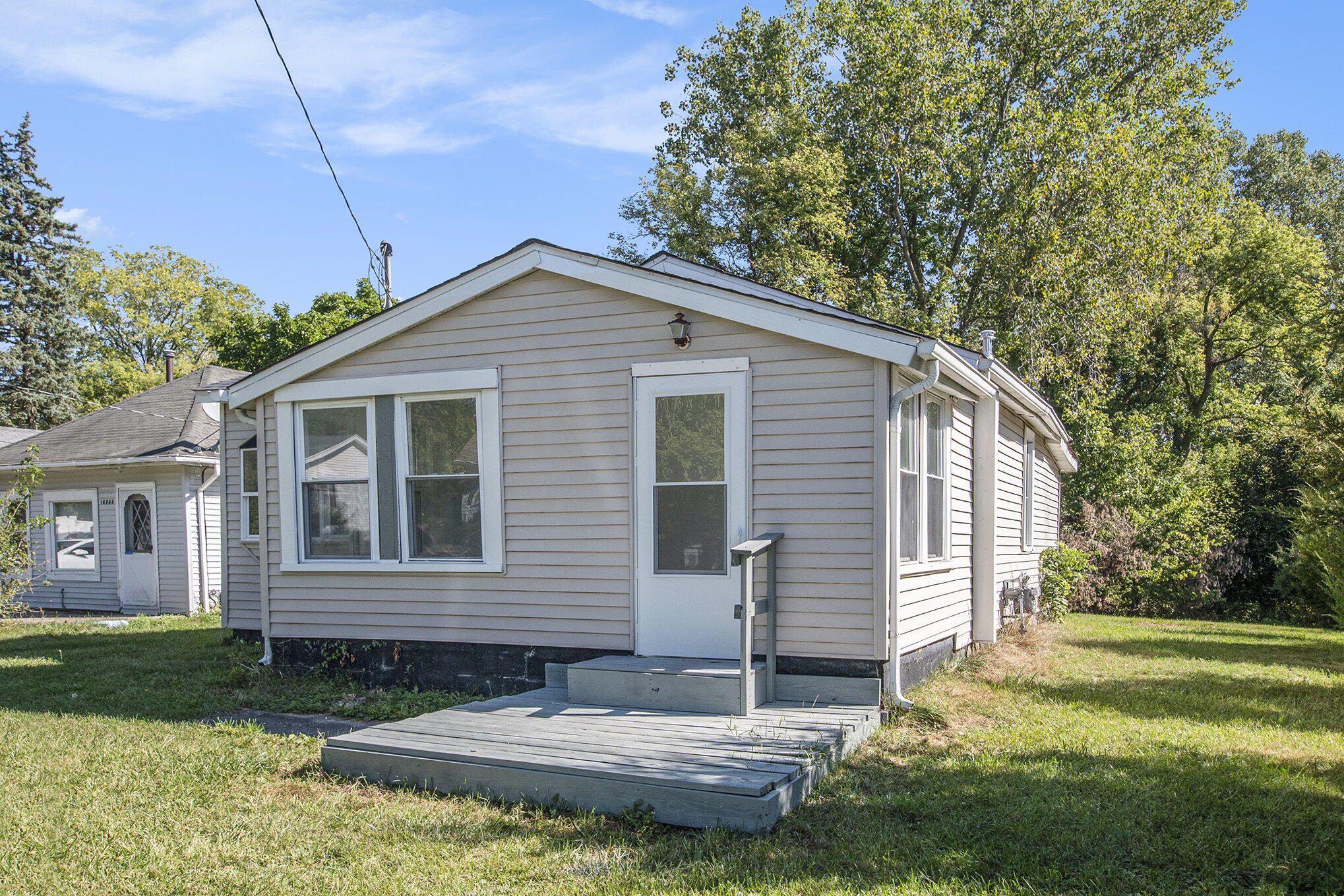 16967 Jones Lake Road Lansing, MI 48906 - Photo 3 of 15 3