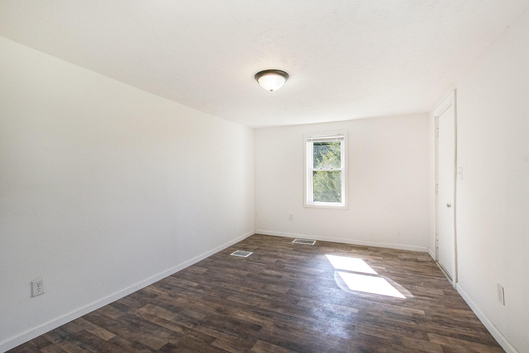 16967 Jones Lake Road Lansing, MI 48906 - Photo 7 of 15 7