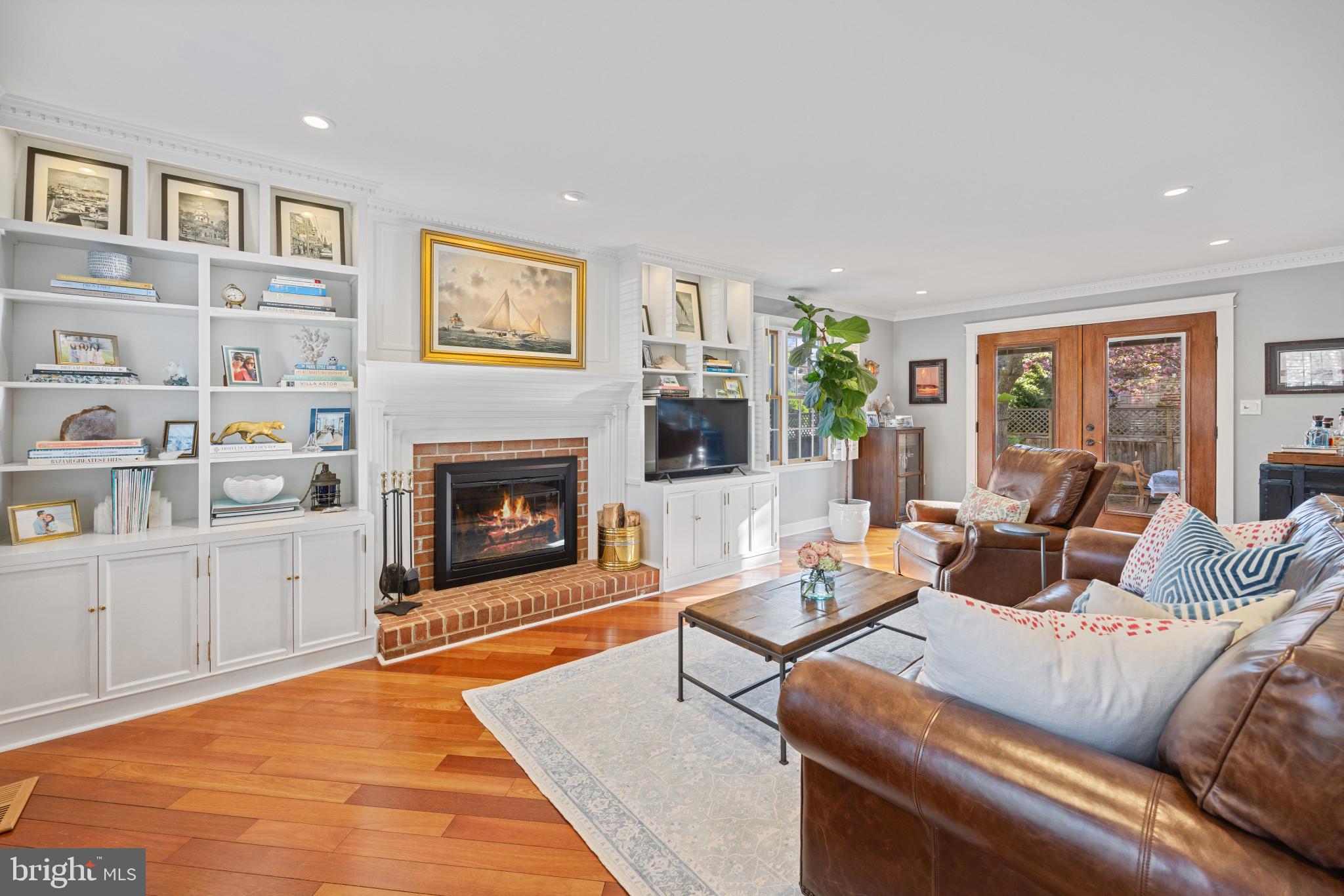 326 State Street Annapolis, MD 21403 - Photo 3 of 39 Cozy Living Room with Fireplace