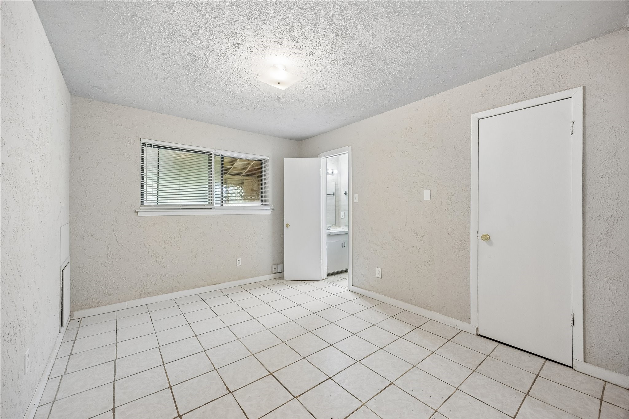3530 Ripplebrook Drive Houston, TX 77045 - Photo 6 of 10 Primary bedroom with half bath