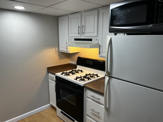 1800 Lavaca Street, Unit 607 Austin, TX 78701 - Photo 3 of 3 a kitchen with stainless steel appliances a stove a microwave and cabinets