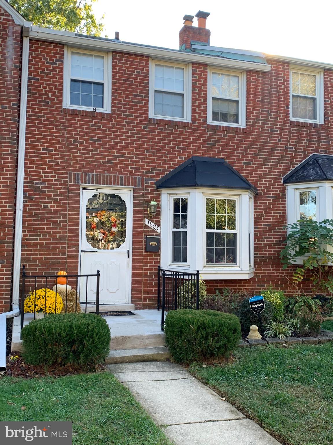 Lovely and inviting entrance!
