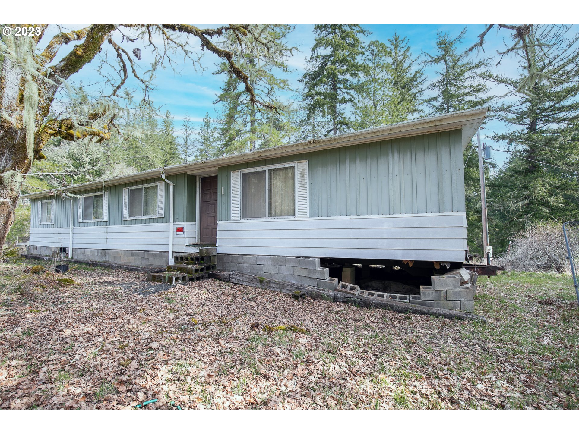 28983 Fox Hollow Road Eugene, OR 97405 - Photo 3 of 20 Gallery Image 3