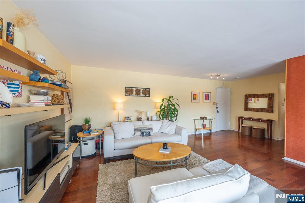 1 Horizon Road, Unit 403 Fort Lee, NJ 07024 - Photo 9 of 28