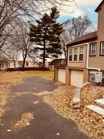 $3,500 | 115 East 58th Street, Minneapolis, MN 55419