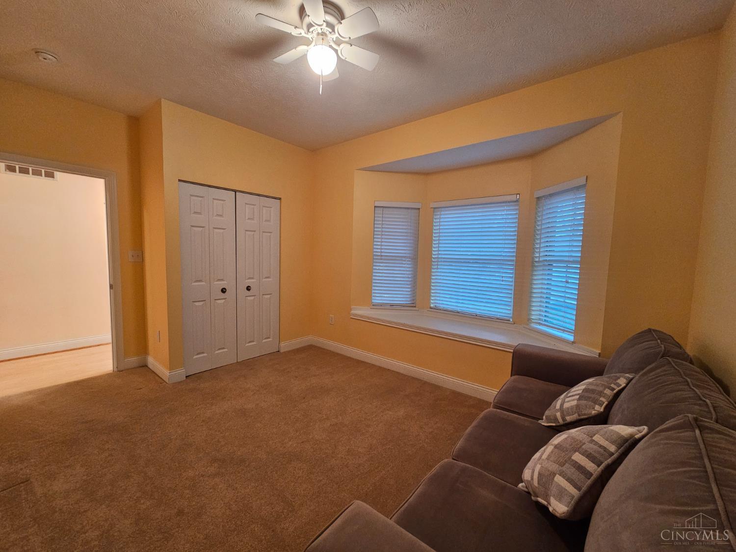 6705 Cheviot Road Cincinnati, OH 45247 - Photo 4 of 33