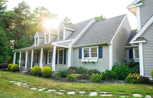 $4,000 | 241 New Bedford Road, Rochester, MA 02770