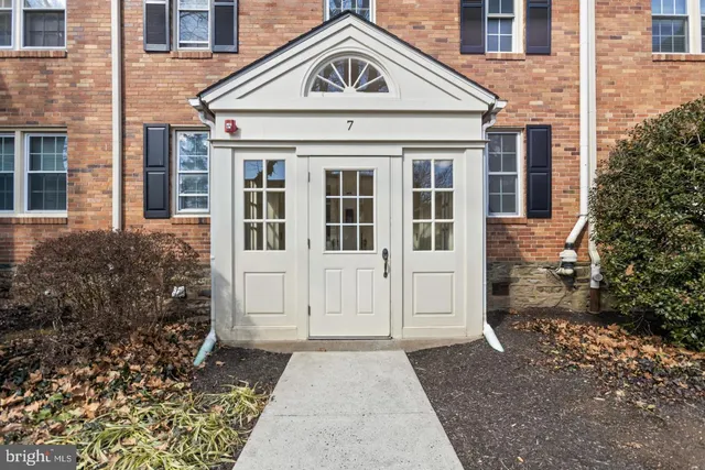 $199,000 | 42 Conshohocken State Road, Unit 7B, Bala Cynwyd, PA 19004