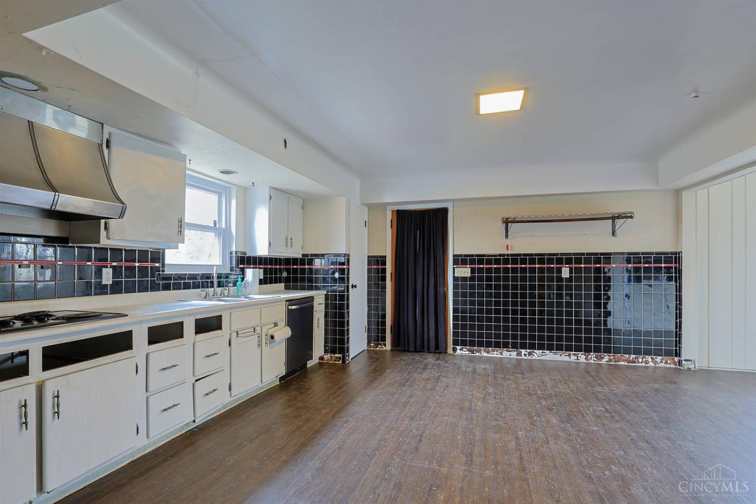 5220 Valley Ridge Road Cincinnati, OH 45247 - Photo 14 of 31 Gallery Image 14