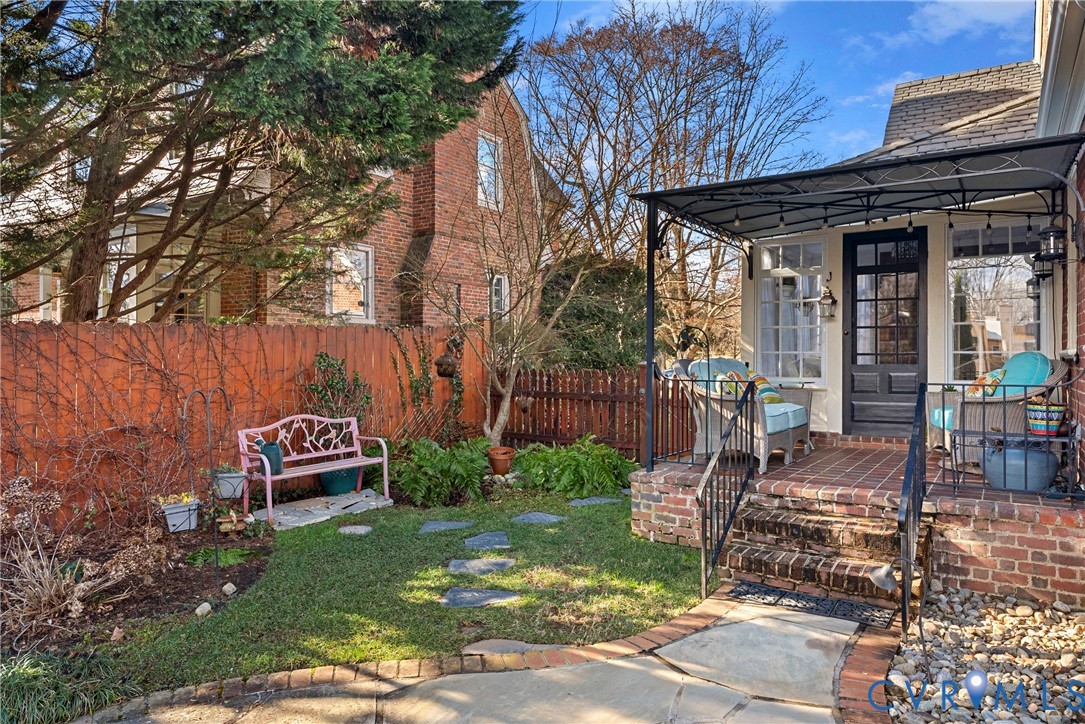 803 Spottswood Road Richmond, VA 23220 - Photo 39 of 50 a wooden bench sitting in front of a house